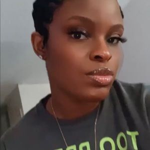 Meet your Posher, Roneshia